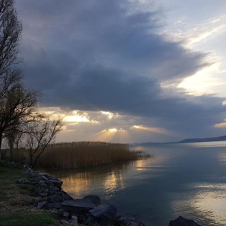 Csalad-Barat Apartman Balatonlelle Eksteriør bilde